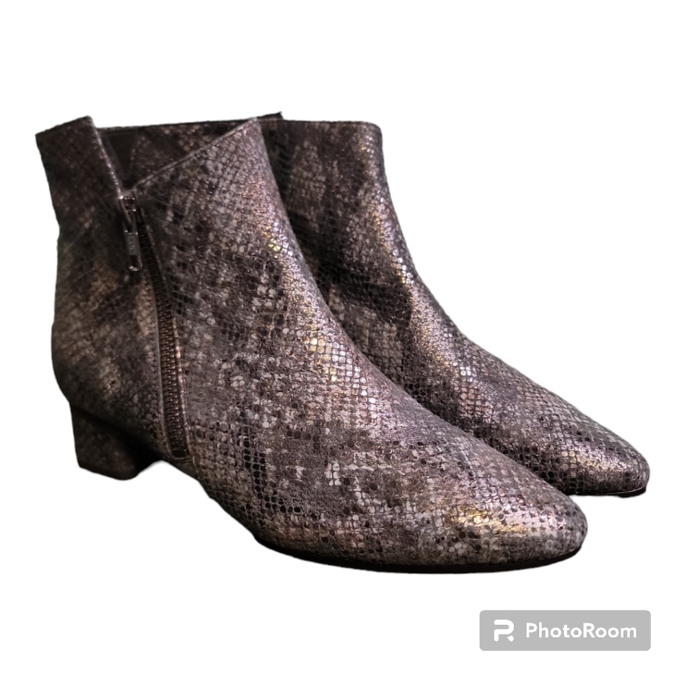 Vaneli 6.5 women's Booties